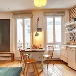 Guestready - Typical Parisian Apartment Near \