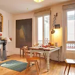Guestready - Typical Parisian Apartment Near \